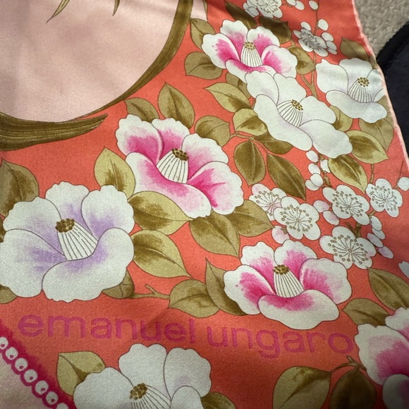 Emanuel Ungaro 100% silk scarf - Picture 2 of 5